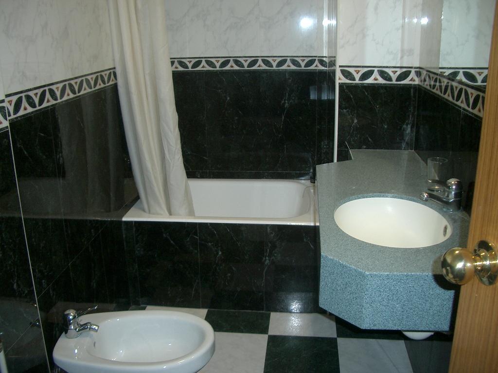 Hotel Comercio Barcelona Room photo
