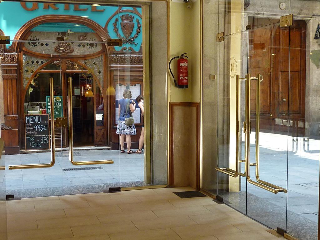 Hotel Comercio Barcelona Exterior photo